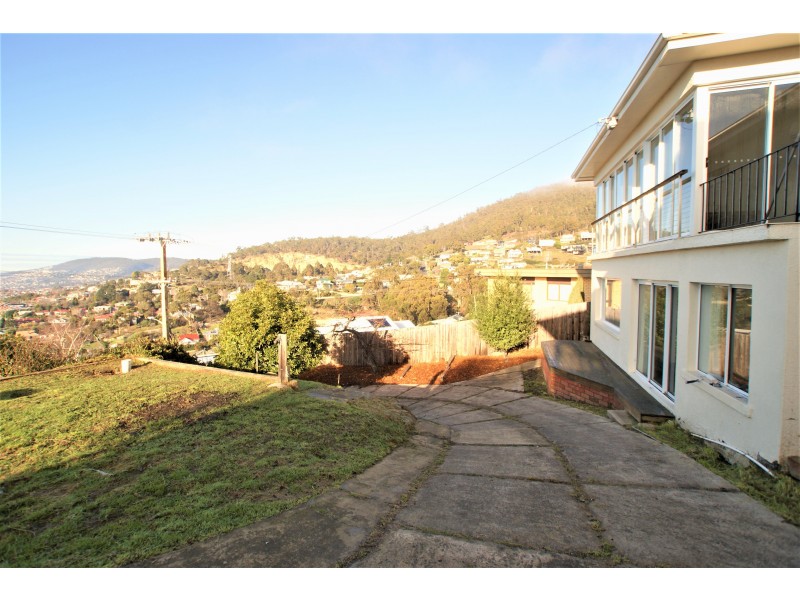 11 Hooper Crescent, Mount Stuart TAS 7000