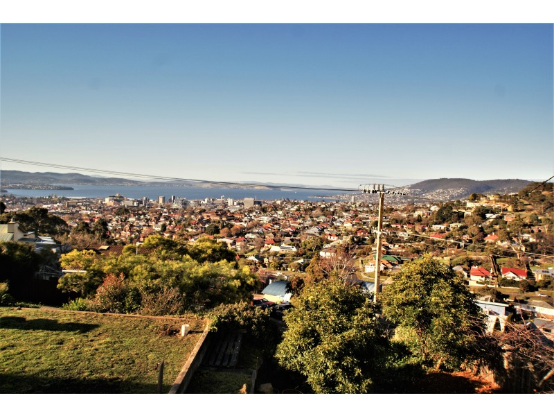 11 Hooper Crescent, Mount Stuart TAS 7000