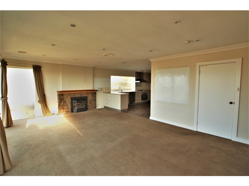 11 Hooper Crescent, Mount Stuart TAS 7000