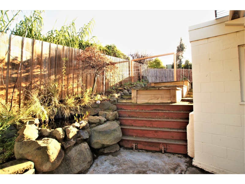 11 Hooper Crescent, Mount Stuart TAS 7000