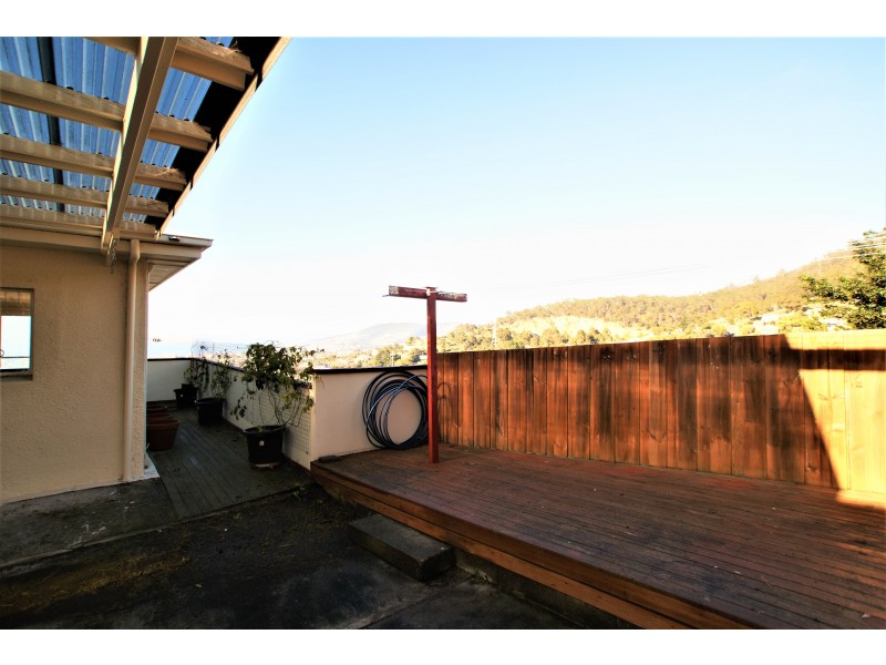 11 Hooper Crescent, Mount Stuart TAS 7000
