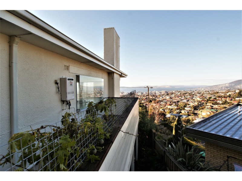 11 Hooper Crescent, Mount Stuart TAS 7000