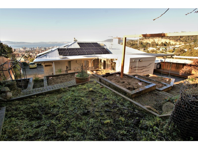 11 Hooper Crescent, Mount Stuart TAS 7000
