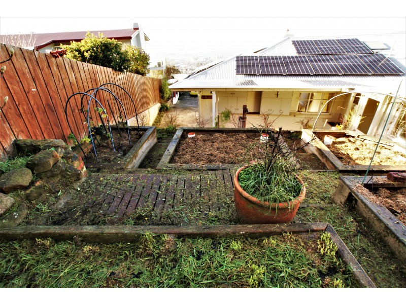11 Hooper Crescent, Mount Stuart TAS 7000