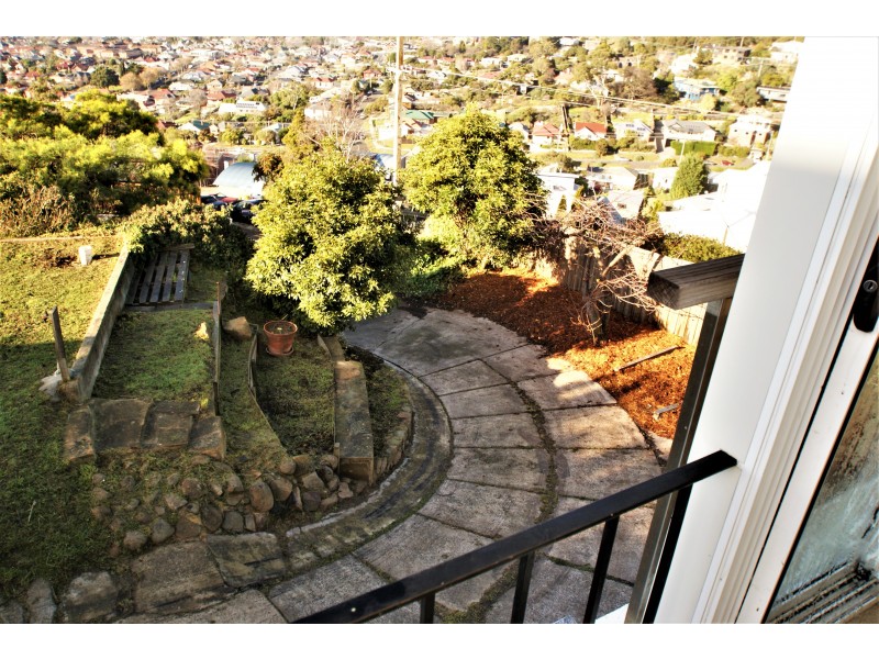 11 Hooper Crescent, Mount Stuart TAS 7000