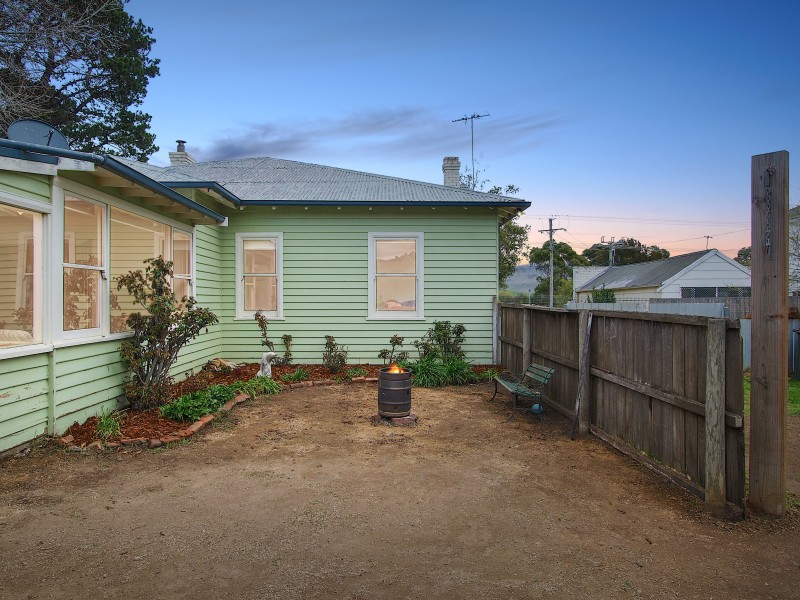 84 Main Street, Kempton TAS 7030