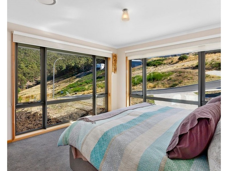 20 Stevens Farm Drive, West Hobart TAS 7000
