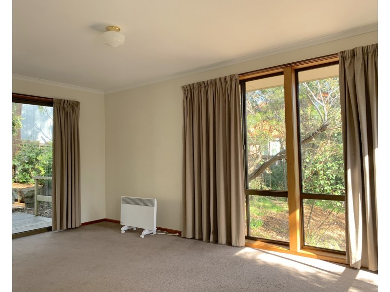 2/30 Rialannah Road, Mount Nelson TAS 7007