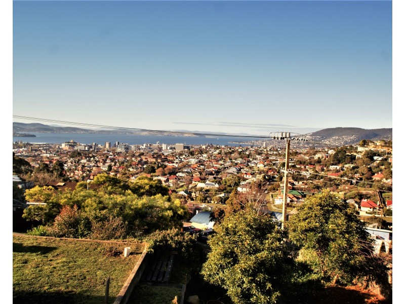 11 Hooper Crescent, Mount Stuart TAS 7000