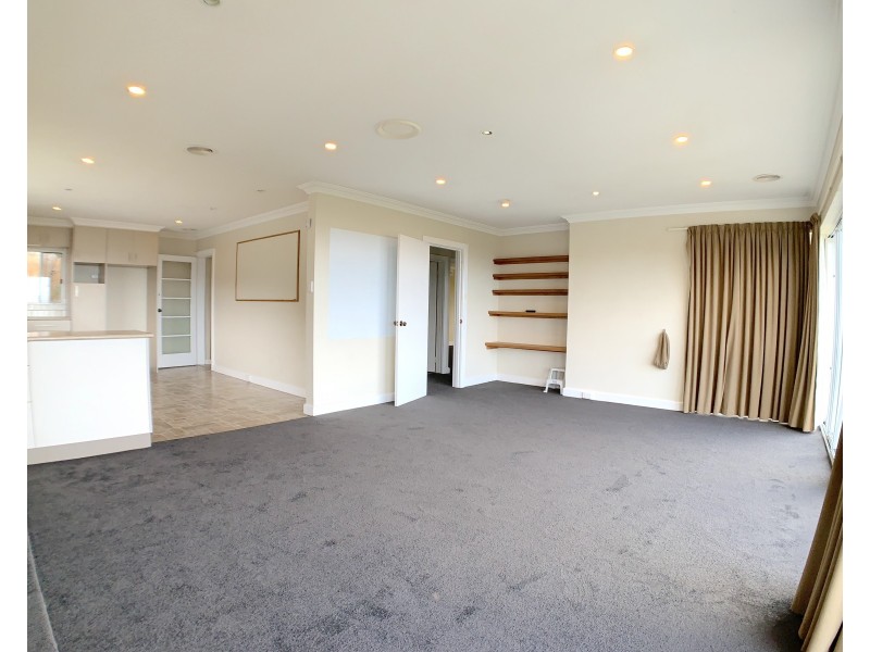 11 Hooper Crescent, Mount Stuart TAS 7000