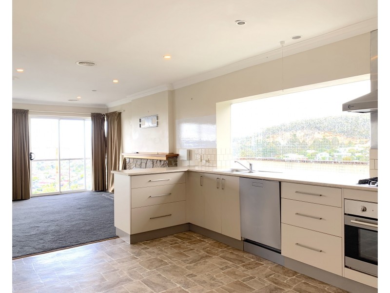 11 Hooper Crescent, Mount Stuart TAS 7000
