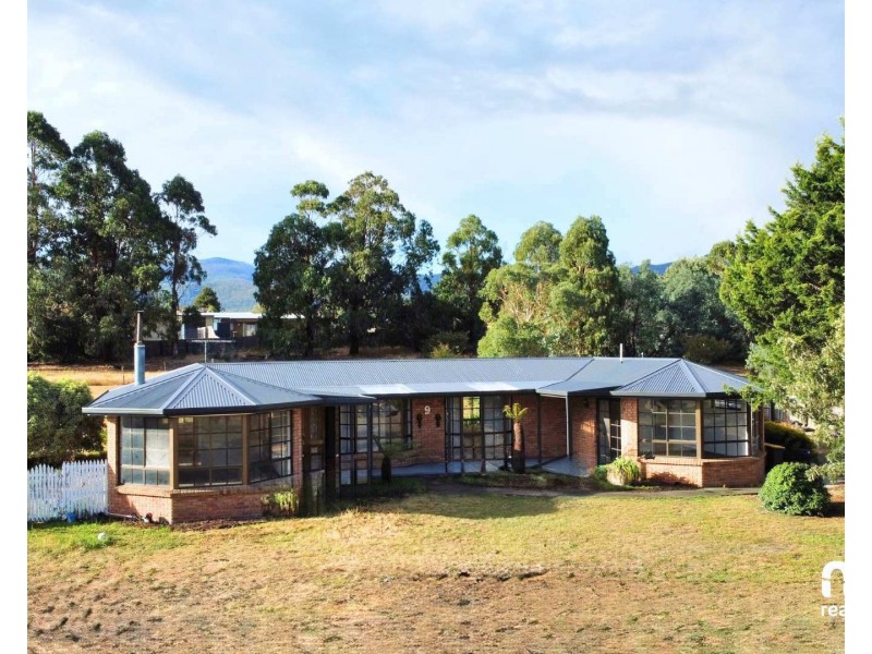 9 Oakdale Road, New Norfolk TAS 7140