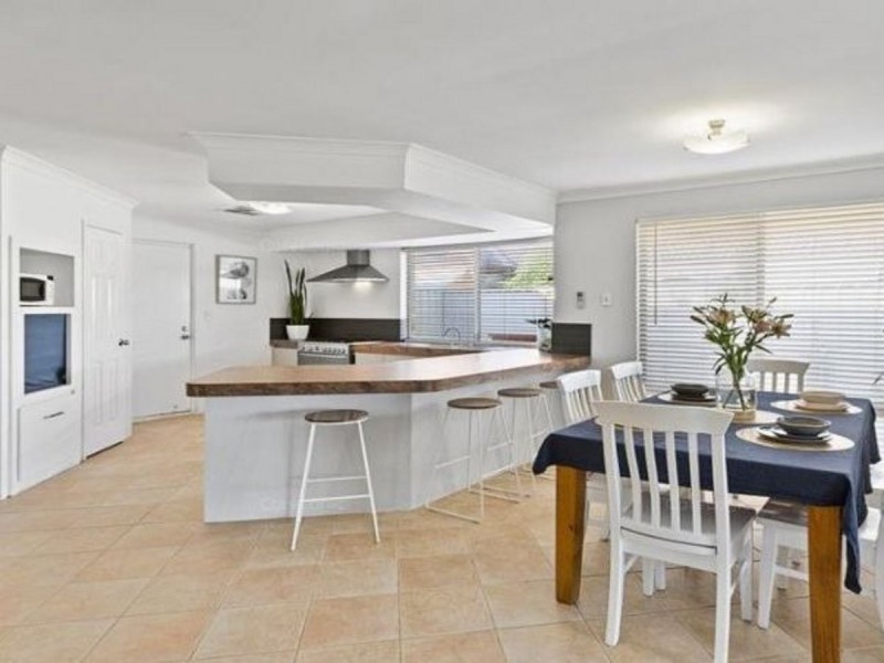 3 Woodside Way, Broadwater WA 6280