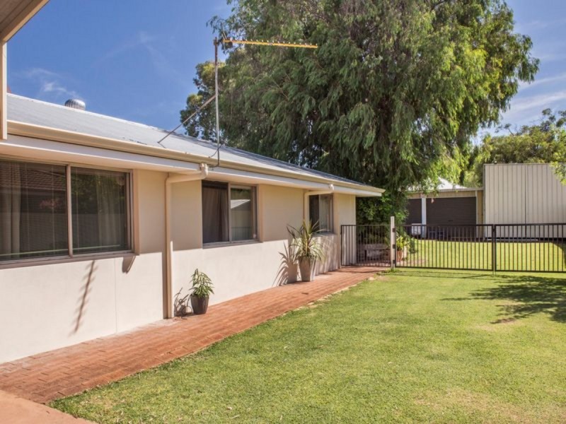 17 Dawson Avenue, Abbey WA 6280