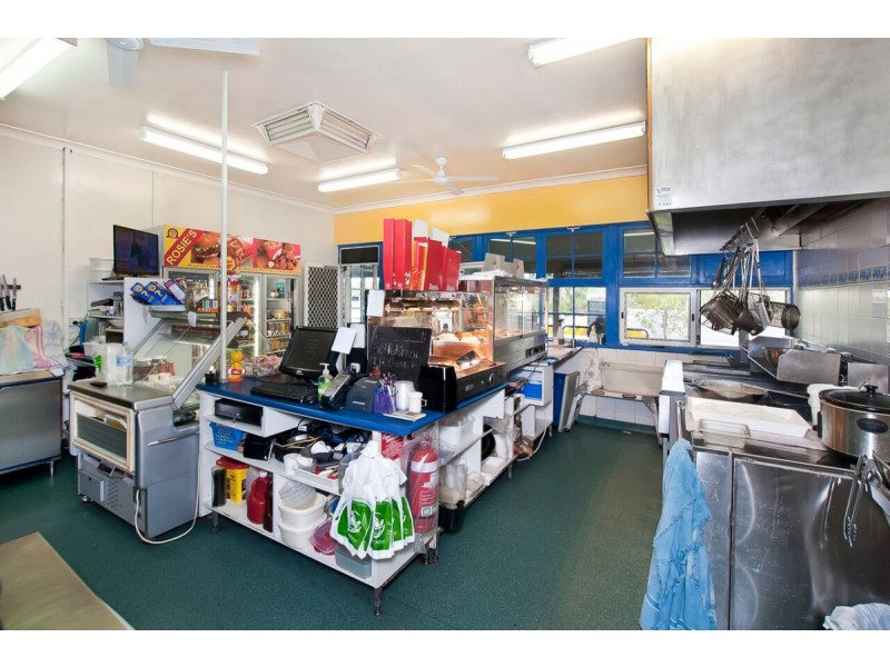 2/7 Caves Road, Abbey WA 6280