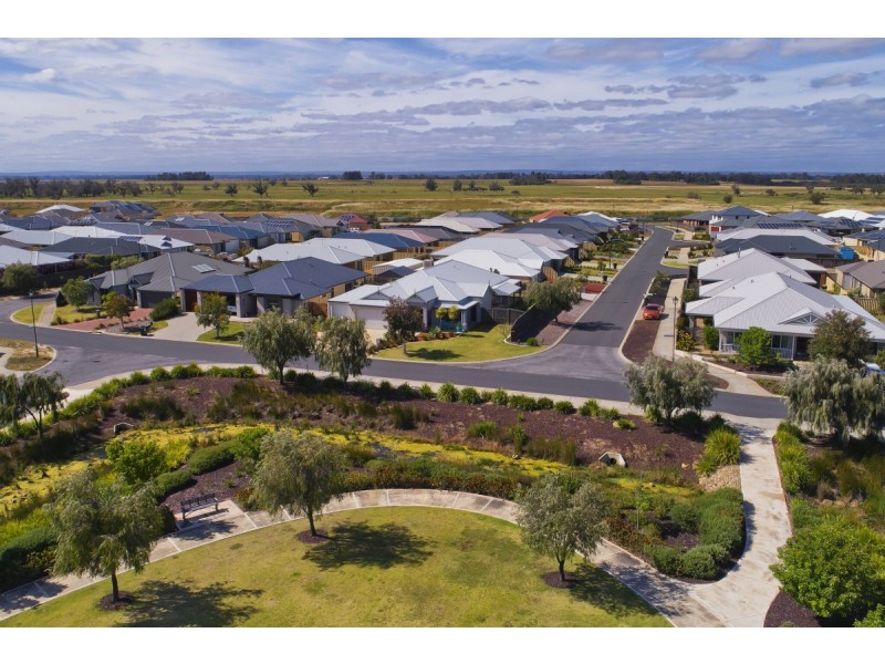26 Provincia Parade, Yalyalup WA 6280