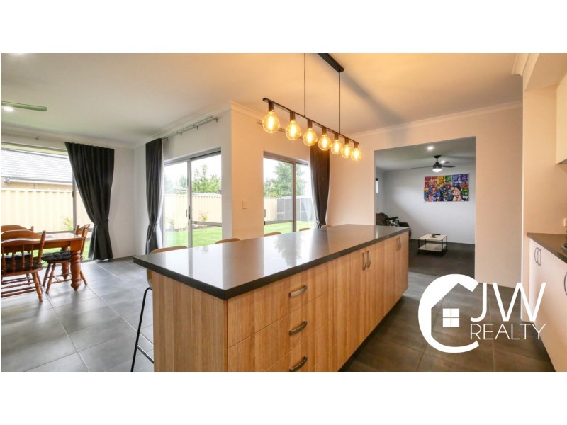 36 Almond Parkway, Yalyalup WA 6280