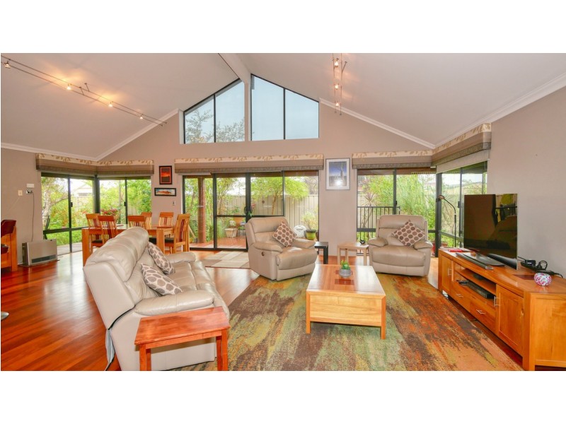 8 Marsupial Bend, Broadwater WA 6280