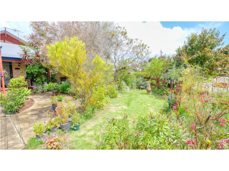 8 Marsupial Bend, Broadwater WA 6280