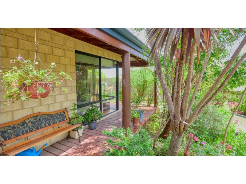 8 Marsupial Bend, Broadwater WA 6280