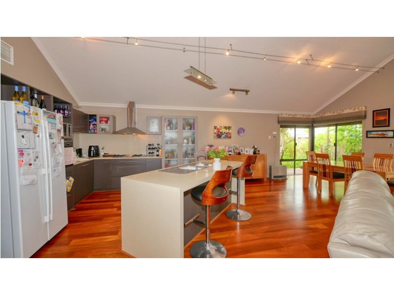 8 Marsupial Bend, Broadwater WA 6280