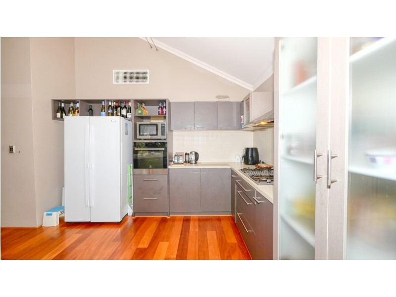 8 Marsupial Bend, Broadwater WA 6280