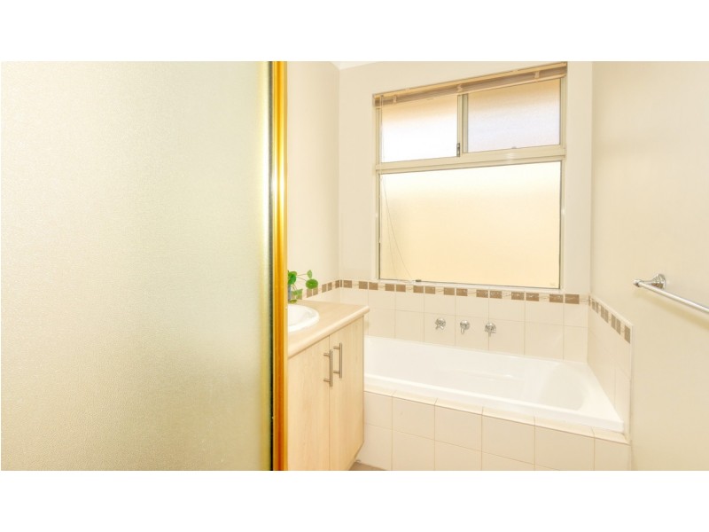 4 Mary Road, Yalyalup WA 6280