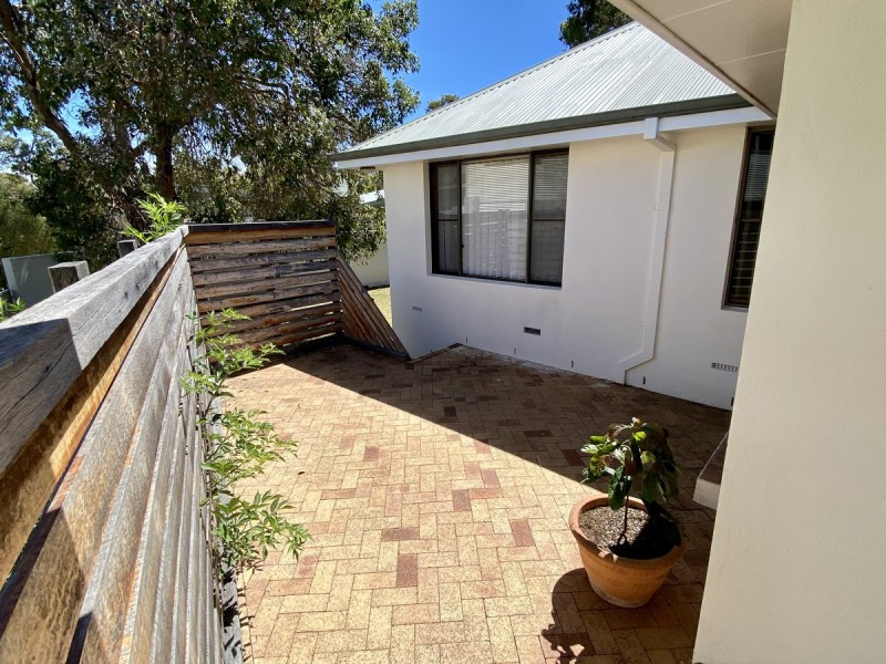 28 CHAPMAN Street, Dunsborough WA 6281