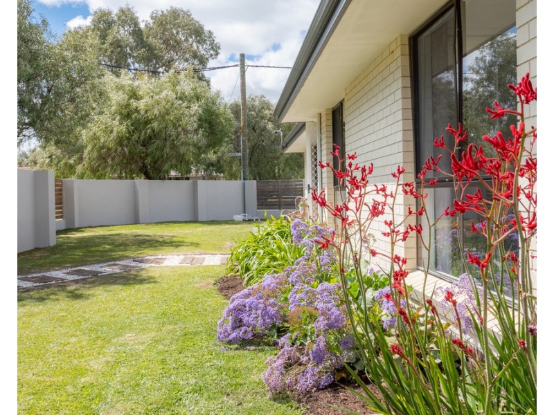 2 Diedre Street, Broadwater WA 6280