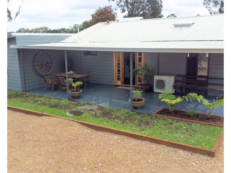 6 EDWARDS Road, Stirling Estate WA 6271