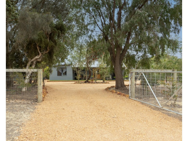 6 EDWARDS Road, Stirling Estate WA 6271