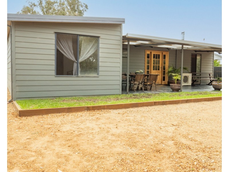 6 EDWARDS Road, Stirling Estate WA 6271