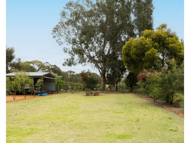 6 EDWARDS Road, Stirling Estate WA 6271
