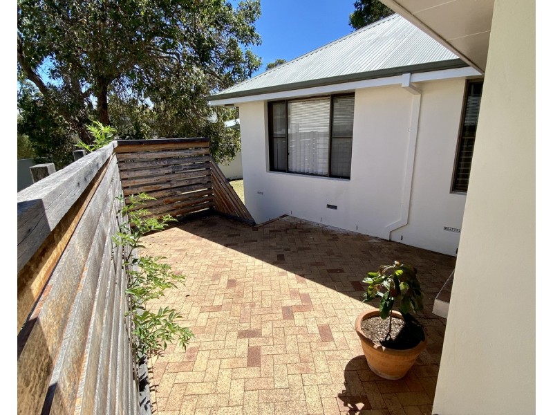 28 CHAPMAN Street, Dunsborough WA 6281