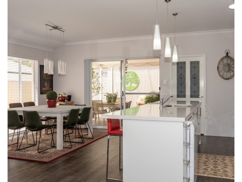 12 Bourke Way, Broadwater WA 6280