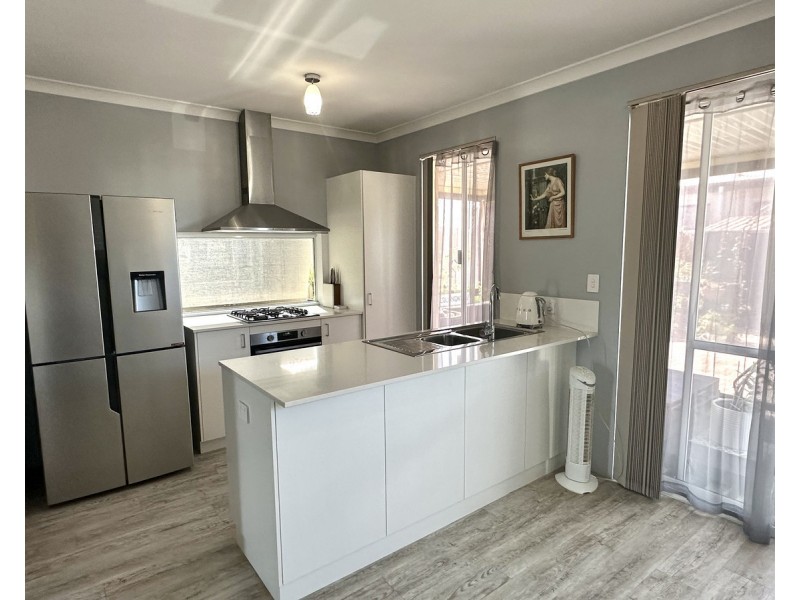 ? 52 Yebble Drive, Kealy WA 6280