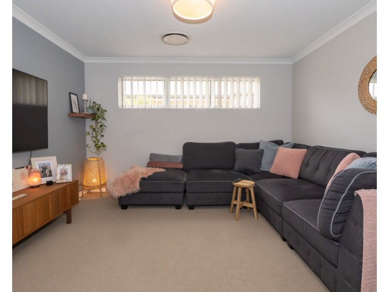 10 Tweed Street, Yalyalup WA 6280