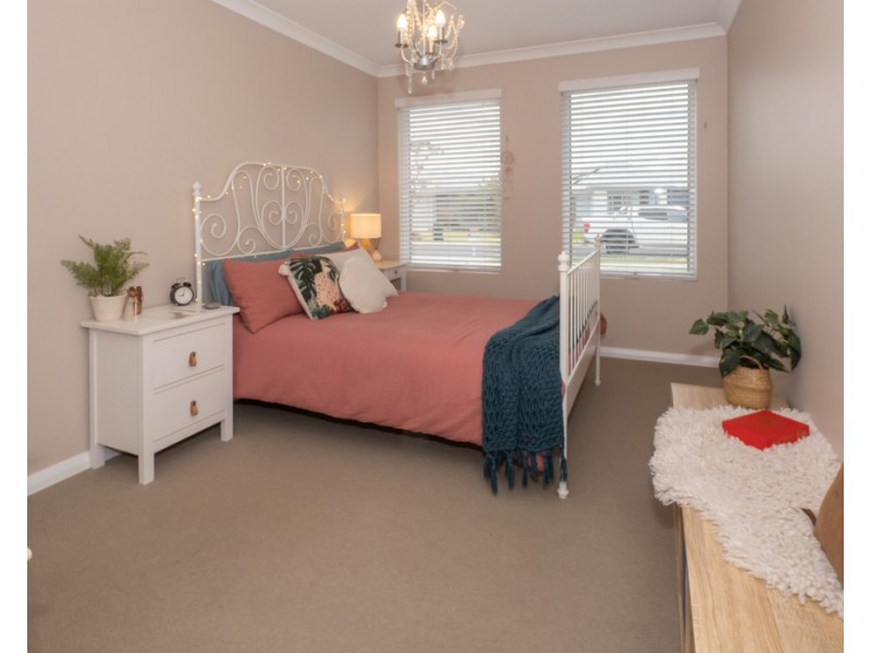 10 Tweed Street, Yalyalup WA 6280