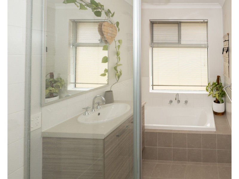 10 Tweed Street, Yalyalup WA 6280