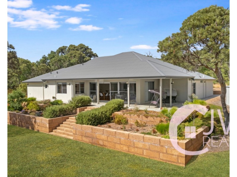 18 SAINSBURY Loop, Yallingup WA 6282