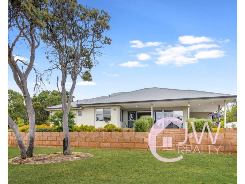 18 SAINSBURY Loop, Yallingup WA 6282