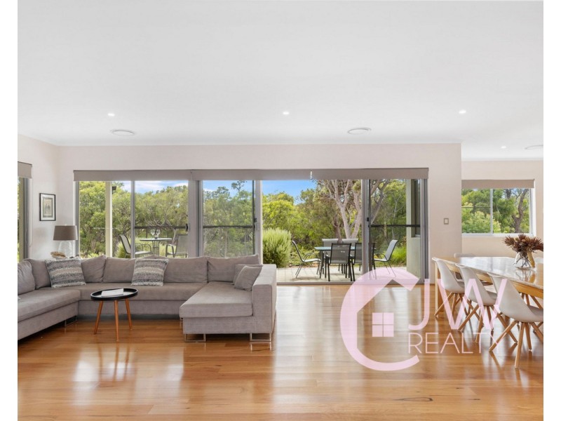 18 SAINSBURY Loop, Yallingup WA 6282