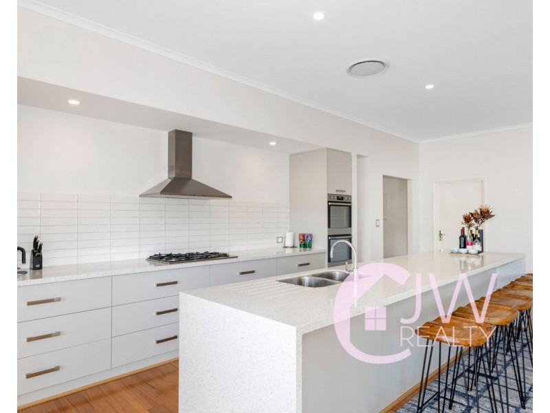 18 SAINSBURY Loop, Yallingup WA 6282