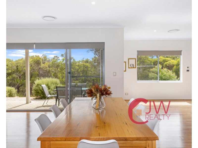 18 SAINSBURY Loop, Yallingup WA 6282
