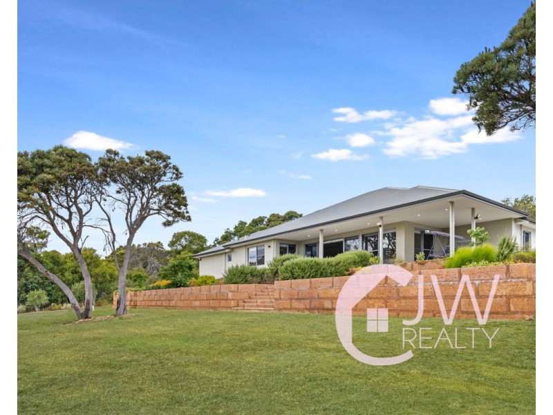 18 SAINSBURY Loop, Yallingup WA 6282
