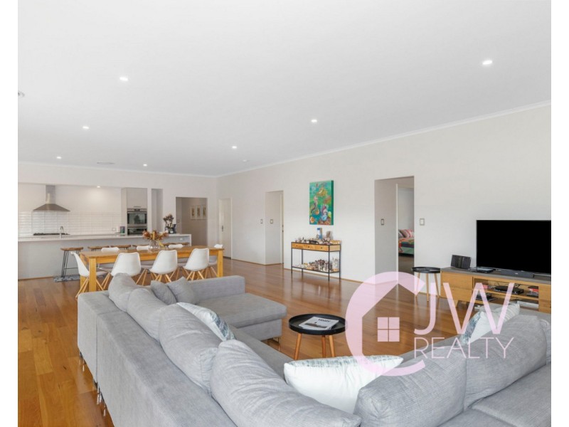 18 SAINSBURY Loop, Yallingup WA 6282