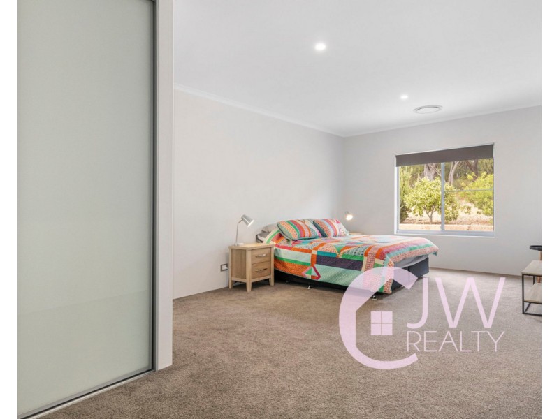 18 SAINSBURY Loop, Yallingup WA 6282