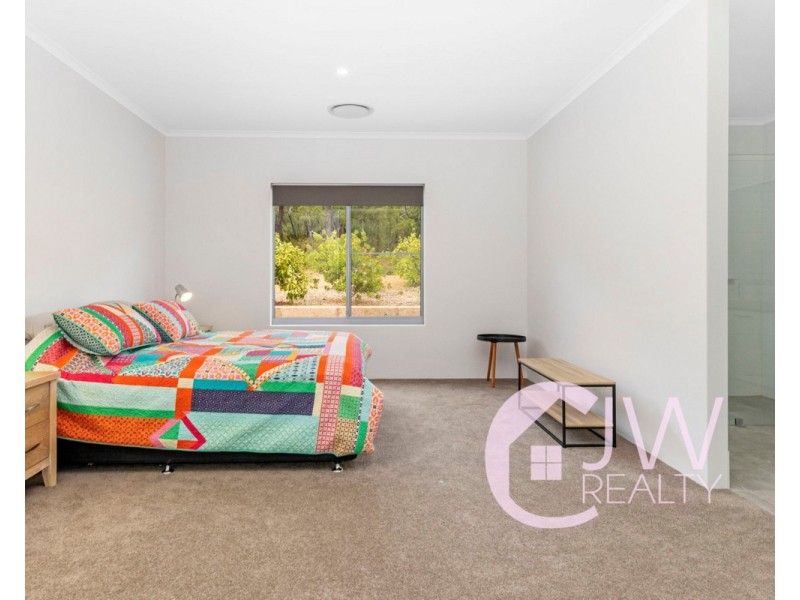 18 SAINSBURY Loop, Yallingup WA 6282