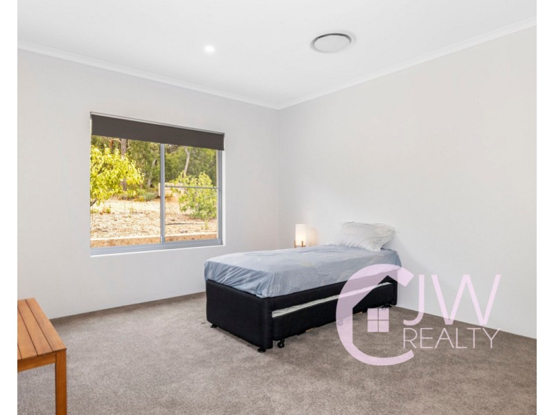 18 SAINSBURY Loop, Yallingup WA 6282