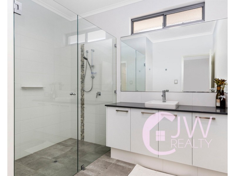 18 SAINSBURY Loop, Yallingup WA 6282